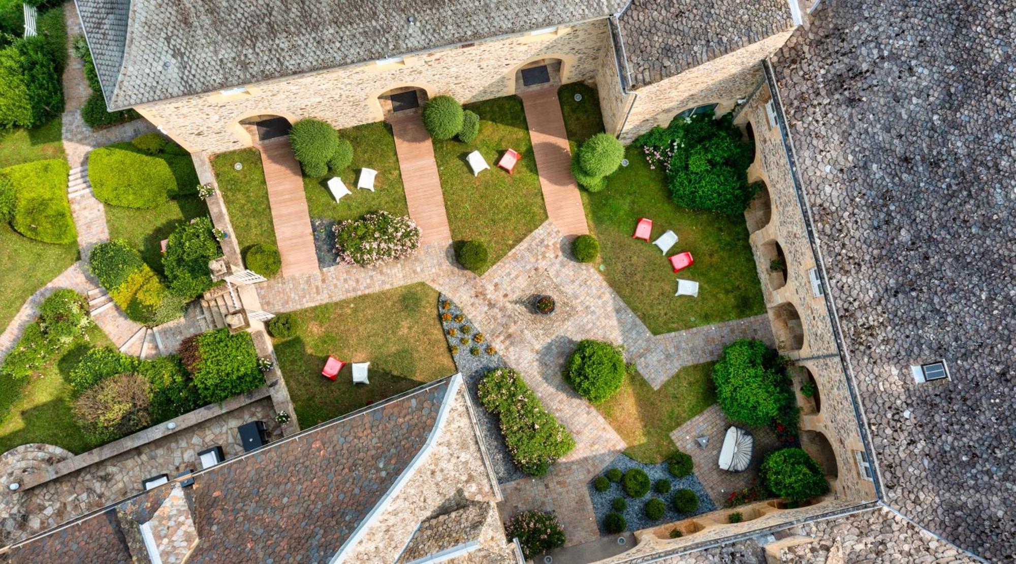 Готель Chateau De La Falque, The Originals Relais Сен-Женьєз-д'О Екстер'єр фото